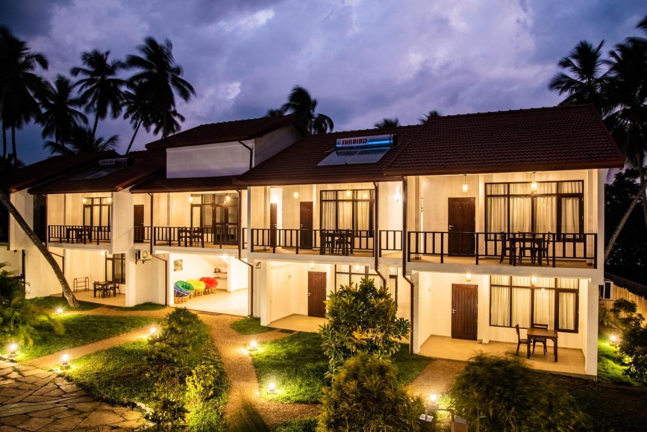 Green Parrot Beach Resort تانجالي المظهر الخارجي الصورة