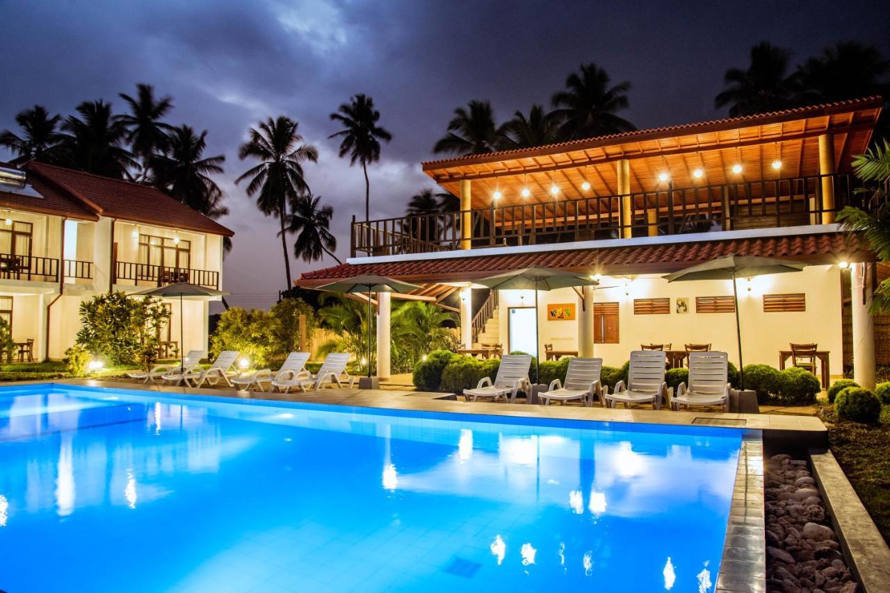 Green Parrot Beach Resort تانجالي المظهر الخارجي الصورة