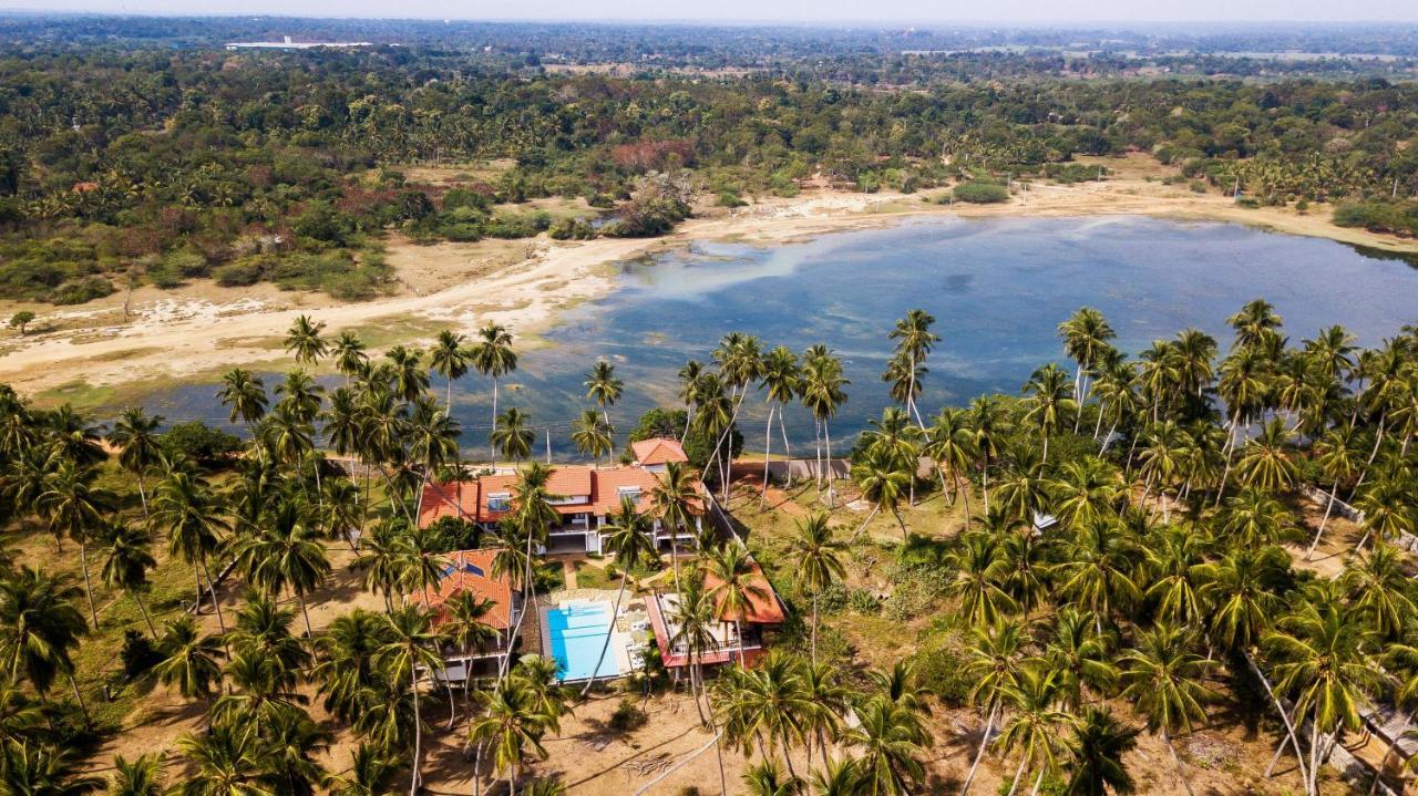 Green Parrot Beach Resort تانجالي المظهر الخارجي الصورة